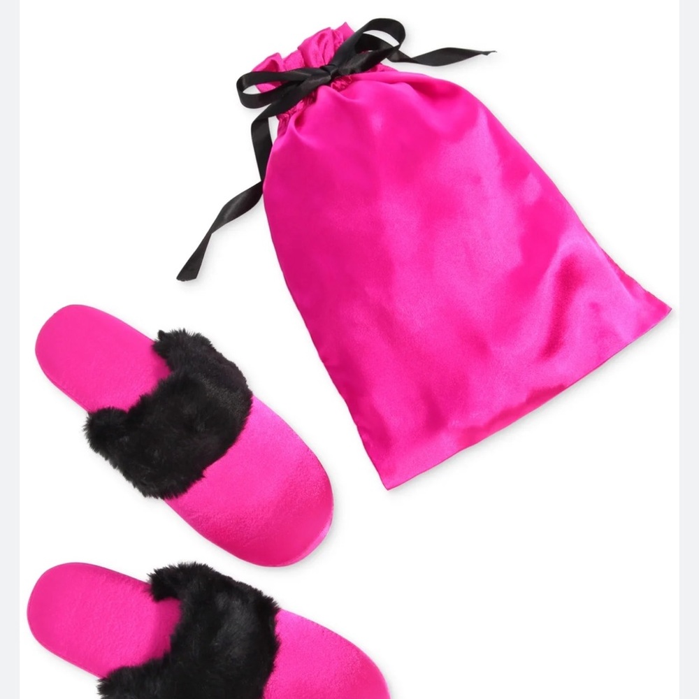 NWT Macys INC International Concepts Women's Slippers with Satin Bag Gifts‎